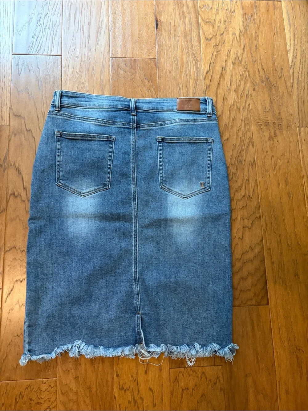 Inherit Drew  Medium Wash Denim Pencil Skirt with Frayed Hem 11/12